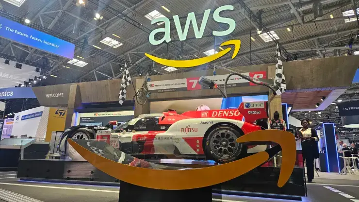 The AI Revolution in Cloud Computing: Microsoft Azure vs. Amazon AWS Battle Heats Up