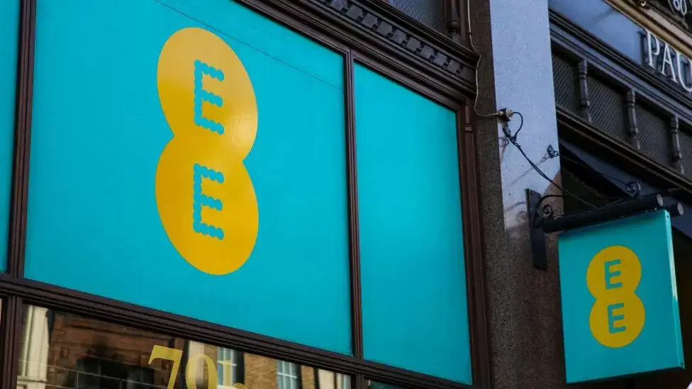 “EE and Vodafone Mobile Networks Disrupted by Technical Bug”