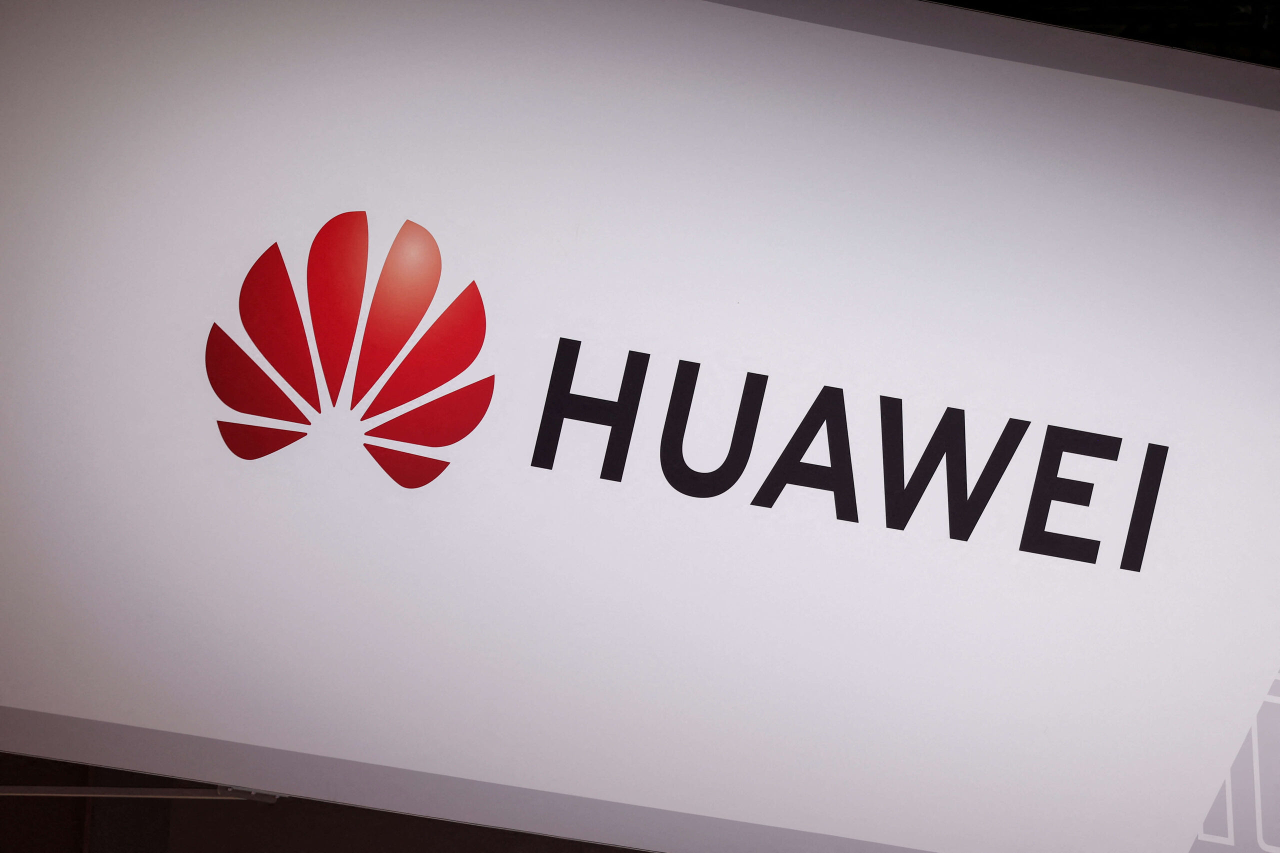 Huawei, and Xiaomi put patent dispute behind them with a global licensing deal