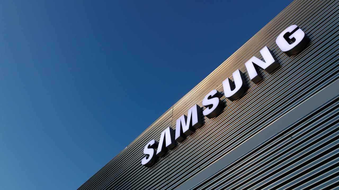 Samsung Electronics Anticipates Over 30% Profit Plunge in Q4 2023 Amid Global Tech Slump