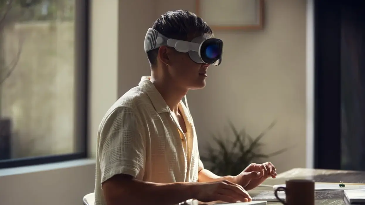 Apple Vision Pro Headset: Dive into Augmented Reality starting February!