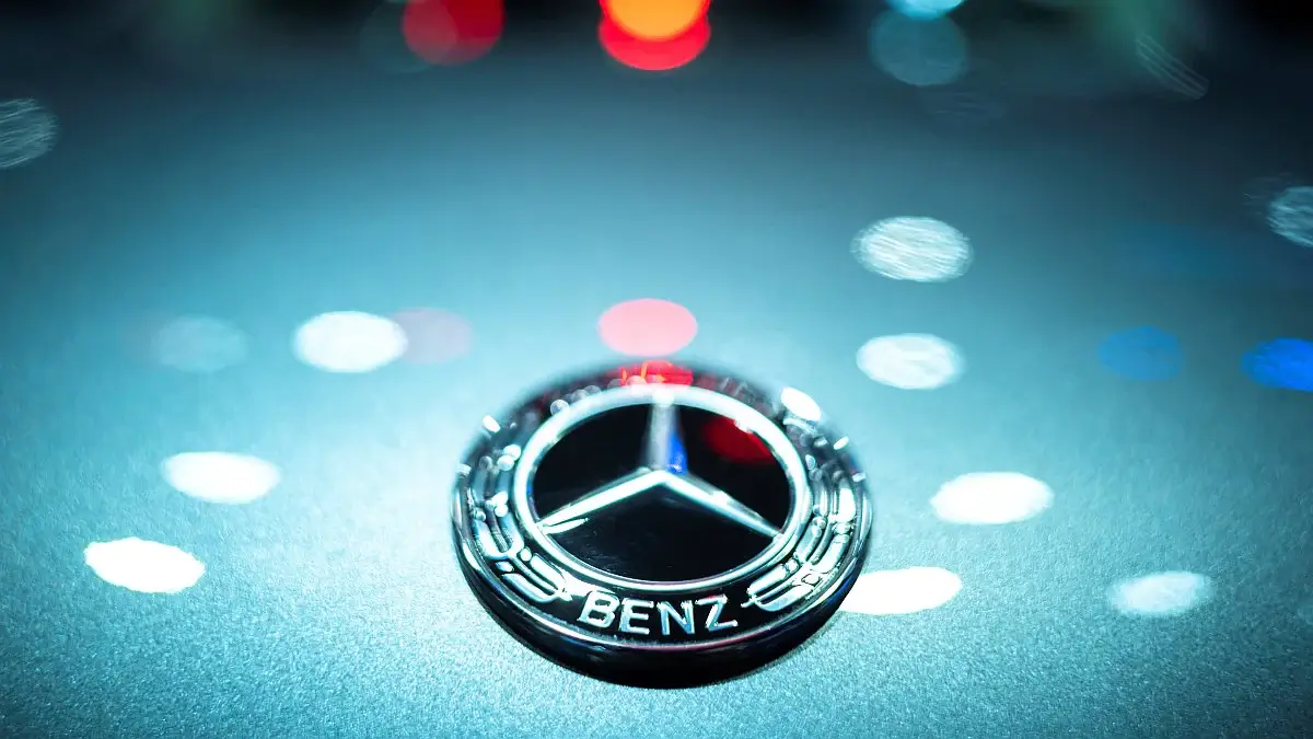 Buckle Up for Blockchain: Mercedes-Benz Unveils In-Car NFT Gallery