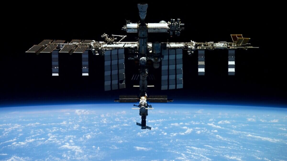 Russian Officials Assure Safety Despite Air Leak on ISS