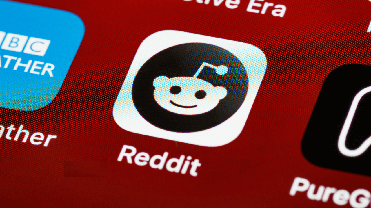Reddit AMA Revolution: New Features Enhance Engagement for Hosts & Participants!